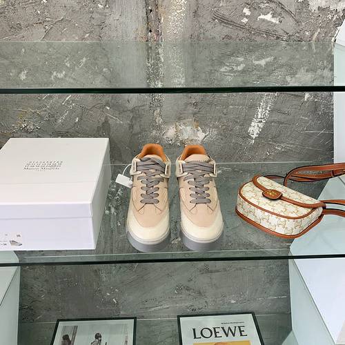 Picture of Maison Margiela Shoes Women _SKUfw106163642fw